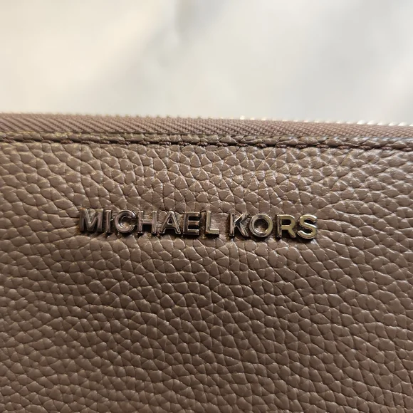 Michael Kors Pebbled Leather Continental Wallet/Wristlet NWOT - Picture 3 of 15